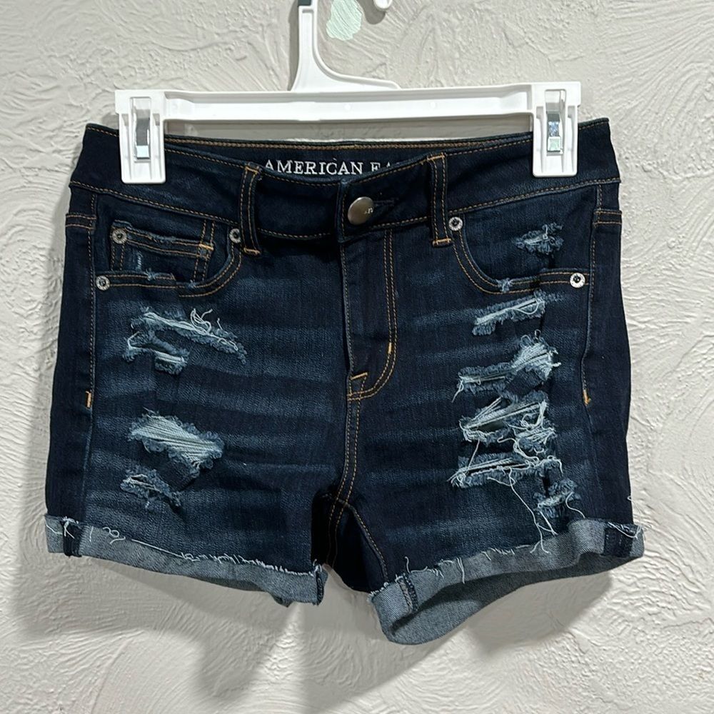 American Eagle 360super stretch hi-rise shortie distressed size 4